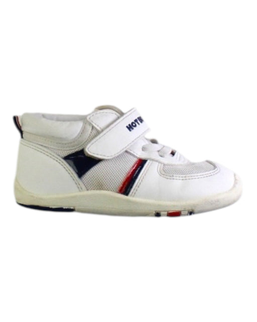 A White Sneakers from Hot Biscuits Mikihouse in size 3T for neutral. (Front View)