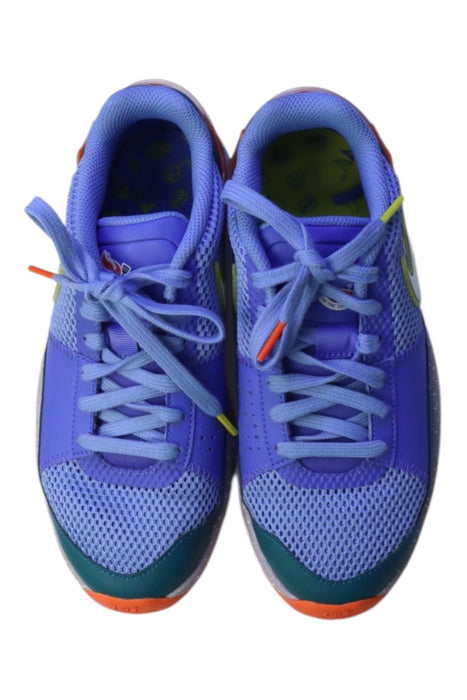 A Multicolour Sneakers from Nike in size 12Y for boy. (Back View)