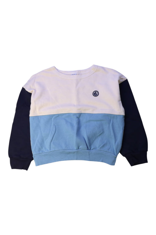 A White Crewneck Sweatshirts from Petit Bateau in size 6T for boy. (Front View)