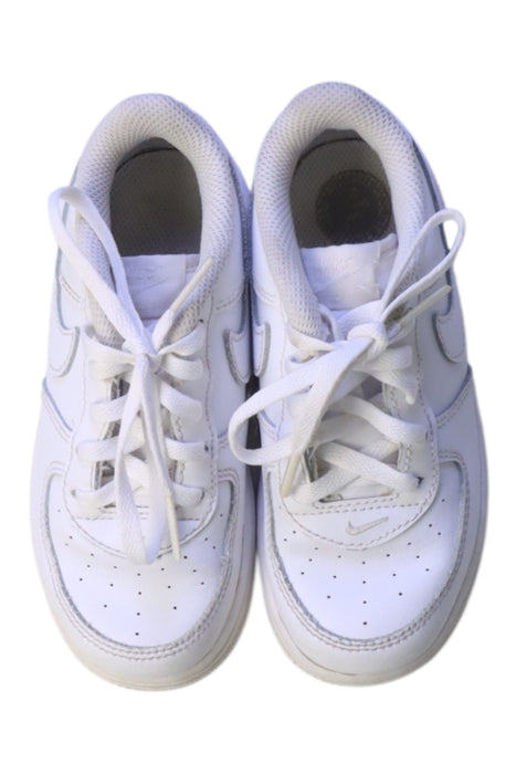 A White Sneakers from Nike in size 4T for boy. (Back View)
