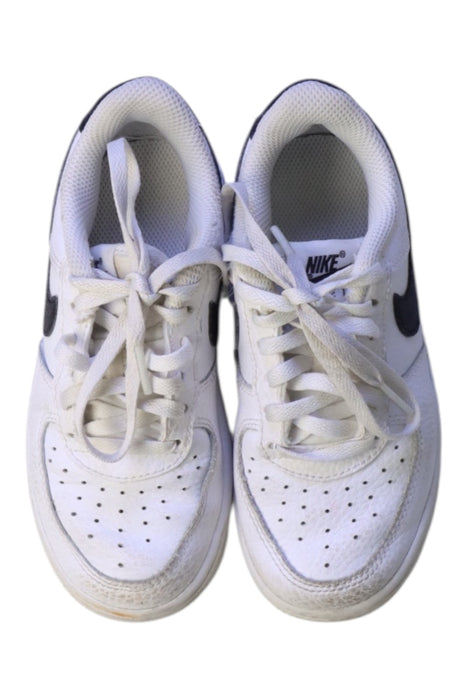 A White Sneakers from Nike in size 5T for boy. (Back View)
