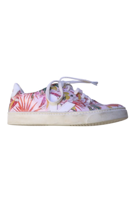 A White Sneakers from Veja in size 7Y for girl. (Front View)