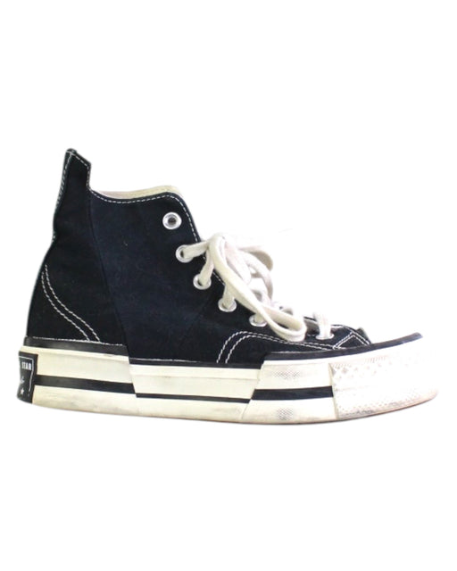 A Black Sneakers from Converse in size 11Y for neutral. (Front View)