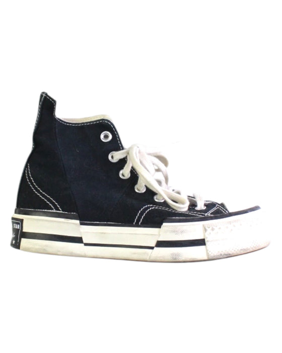 A Black Sneakers from Converse in size 11Y for neutral. (Front View)