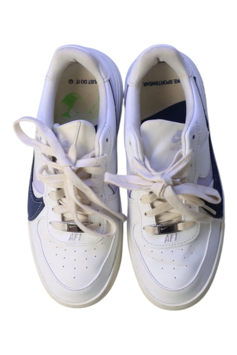 A White Sneakers from Nike in size 12Y for girl. (Back View)