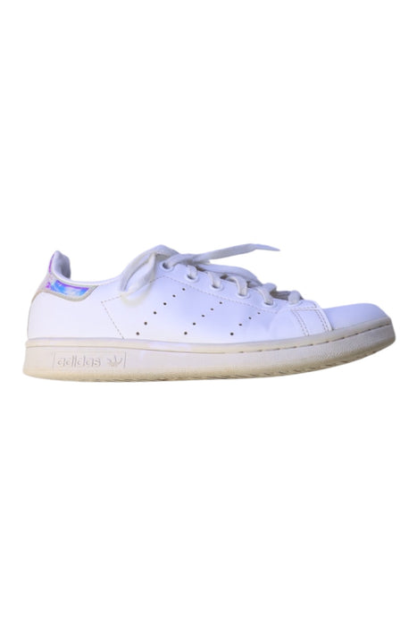 A White Sneakers from Adidas in size 12Y for boy. (Front View)