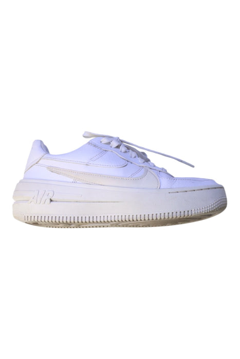 A White Sneakers from Nike in size 12Y for girl. (Front View)