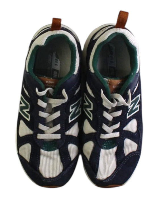 A Navy Sneakers from New Balance in size 7Y for boy. (Back View)