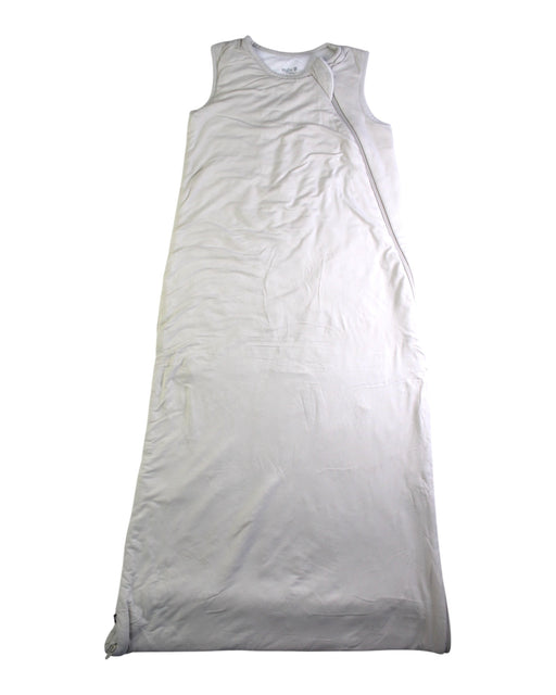 A Ivory Sleepsacs from Kyte Baby in size 4T for neutral. (Front View)