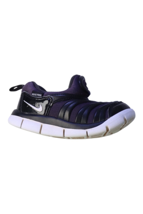 A Black Slip Ons from Nike in size 3T for neutral. (Front View)