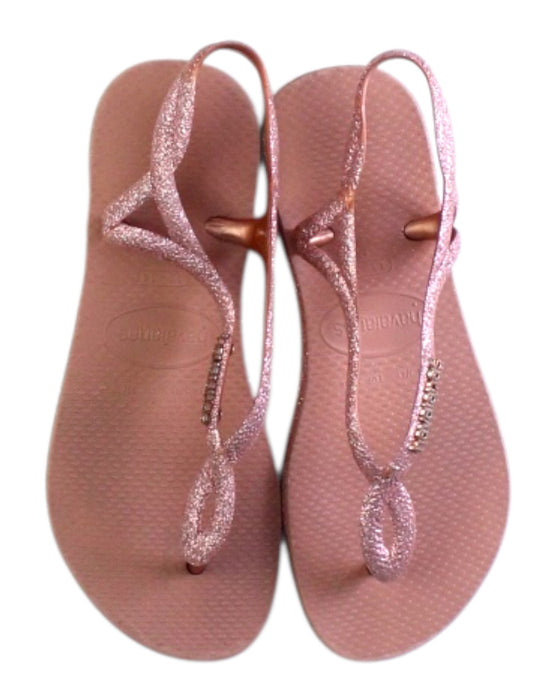 A Pink Sandals from Havaianas in size 7Y for girl. (Back View)