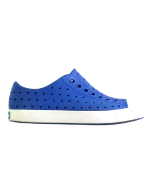 A Blue Sneakers from Native Shoes in size 6T for neutral. (Front View)