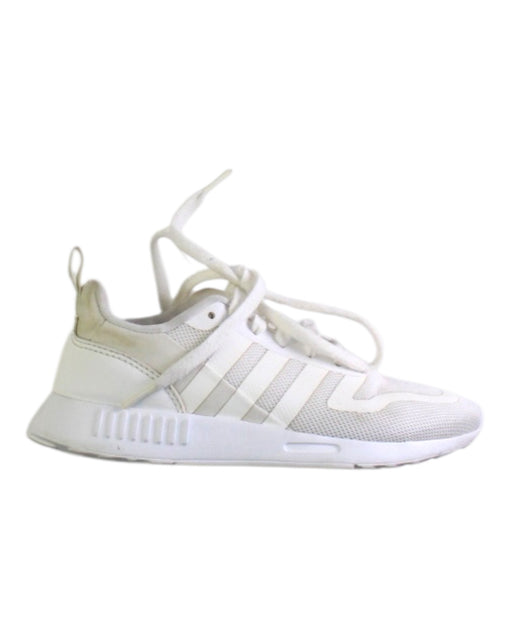 A White Sneakers from Adidas in size 7Y for neutral. (Front View)