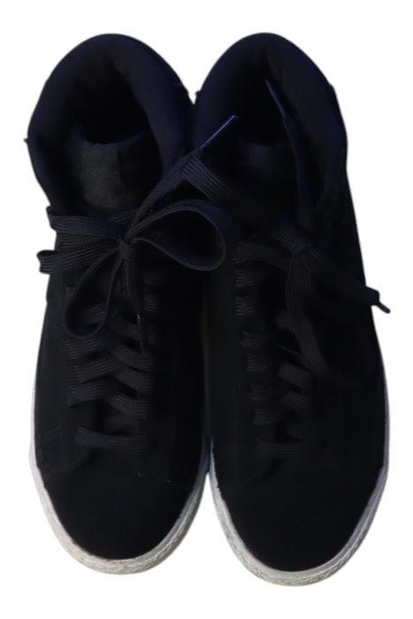A Black Sneakers from Nike in size 11Y for boy. (Back View)