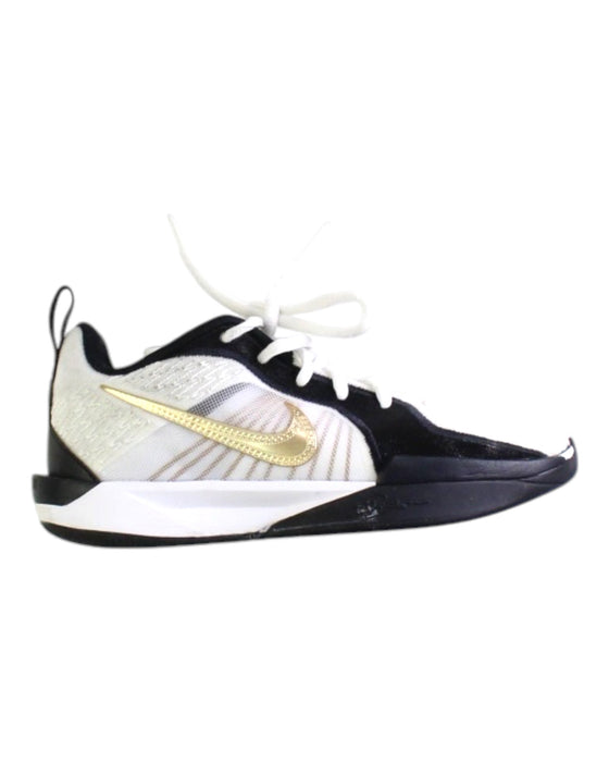 A Black Sneakers from Nike in size 7Y for boy. (Front View)