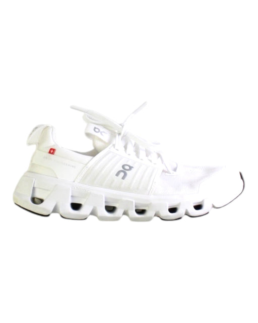 A White Sneakers from On in size 10Y for neutral. (Front View)