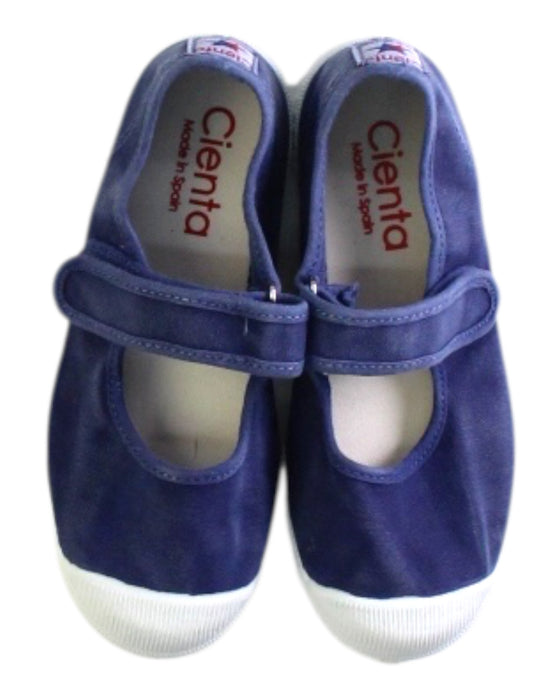A Blue Flats from Cienta in size 5T for girl. (Back View)