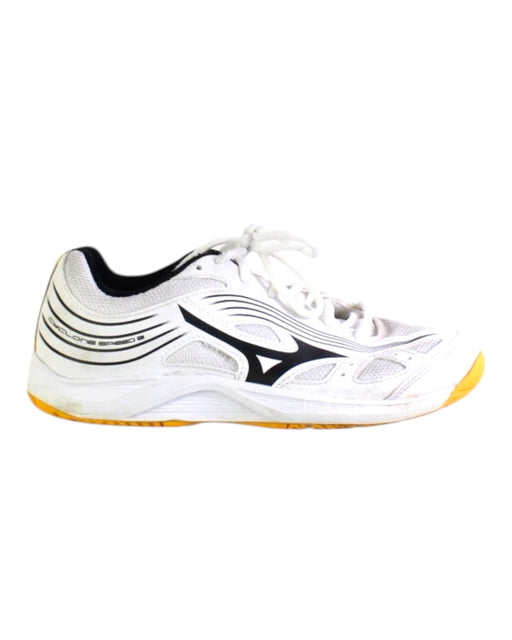 A White Sneakers from Mizuno in size 12Y for neutral. (Front View)