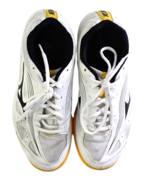 A White Sneakers from Mizuno in size 12Y for neutral. (Back View)