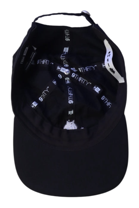 A Black Caps from New Era in size 12Y for neutral. (Back View)
