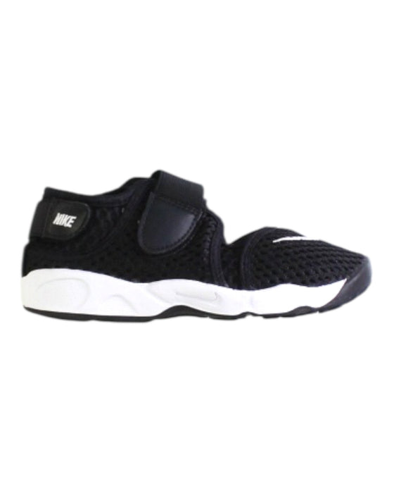 A Black Sneakers from Nike in size 4T for neutral. (Front View)