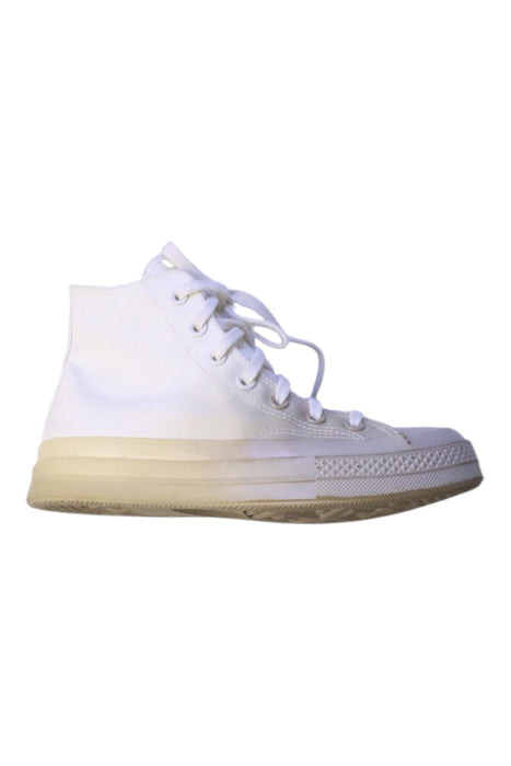 A White Sneakers from Converse in size 12Y for boy. (Front View)