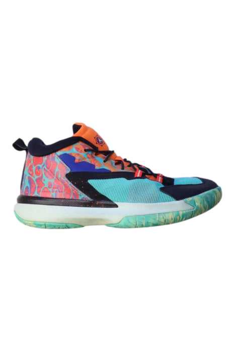 A Multicolour Sneakers from Air Jordan in size 7Y for neutral. (Front View)