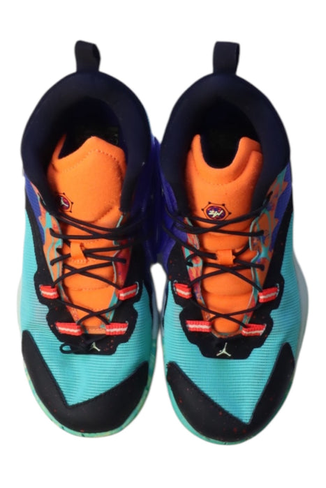 A Multicolour Sneakers from Air Jordan in size 7Y for neutral. (Back View)