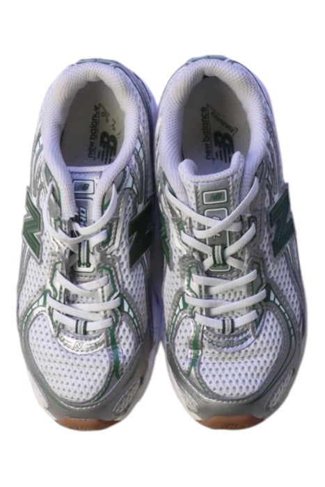 A Grey Sneakers from New Balance in size 7Y for neutral. (Back View)