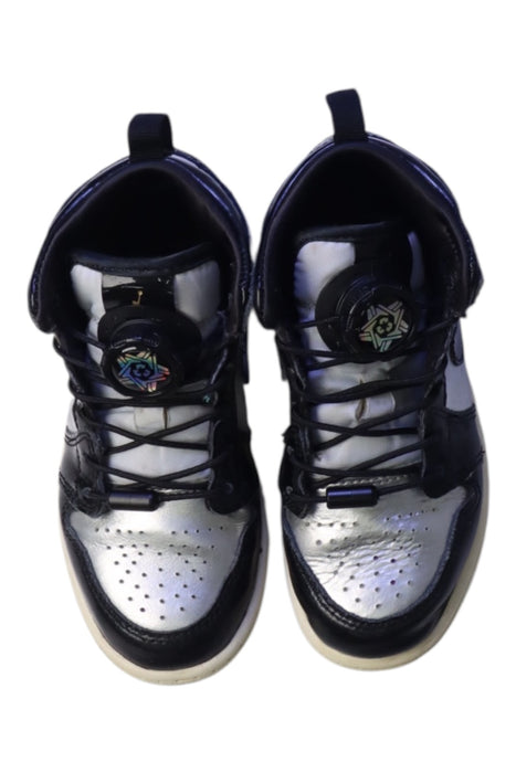 A Black Sneakers from Air Jordan in size 5T for girl. (Back View)