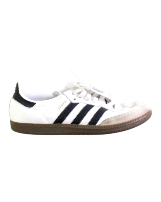 A White Sneakers from Adidas in size 11Y for neutral. (Front View)