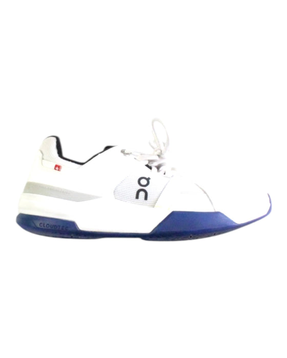 A White Sneakers from On in size 11Y for neutral. (Front View)