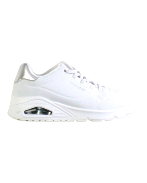 A White Sneakers from Skechers in size 11Y for neutral. (Front View)