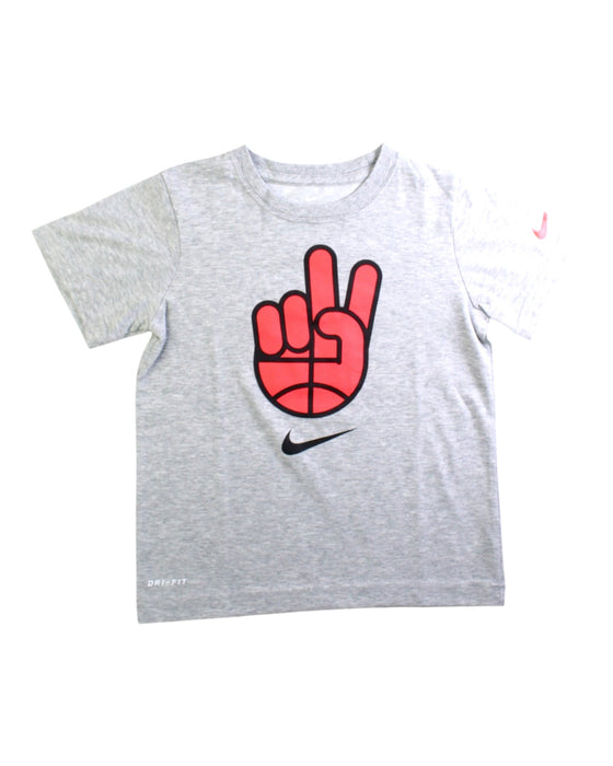 A Grey Short Sleeve T Shirts from Nike in size 6T for boy. (Front View)