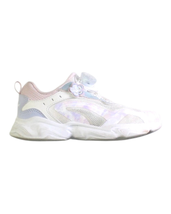 A White Sneakers from Dr. Kong in size 7Y for girl. (Front View)