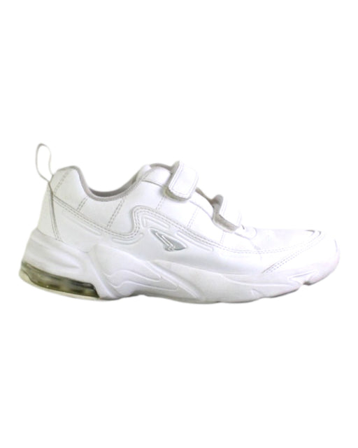 A White Sneakers from Dr. Kong in size 9Y for neutral. (Front View)