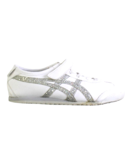 A White Sneakers from Onitsuka Tiger in size 7Y for girl. (Front View)