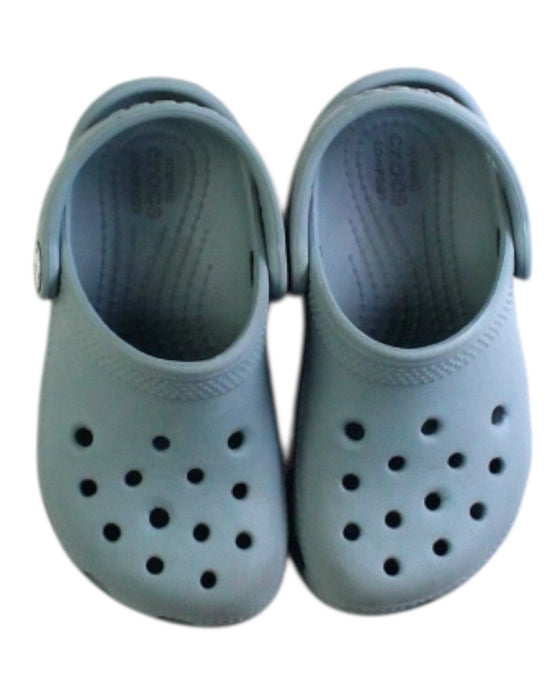 A Grey Slip Ons from Crocs in size 3T for neutral. (Back View)