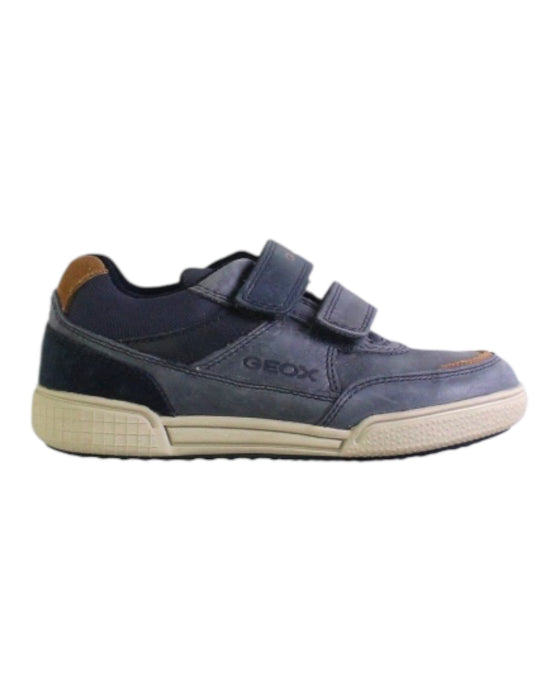 A Navy Sneakers from Geox in size 5T for boy. (Front View)