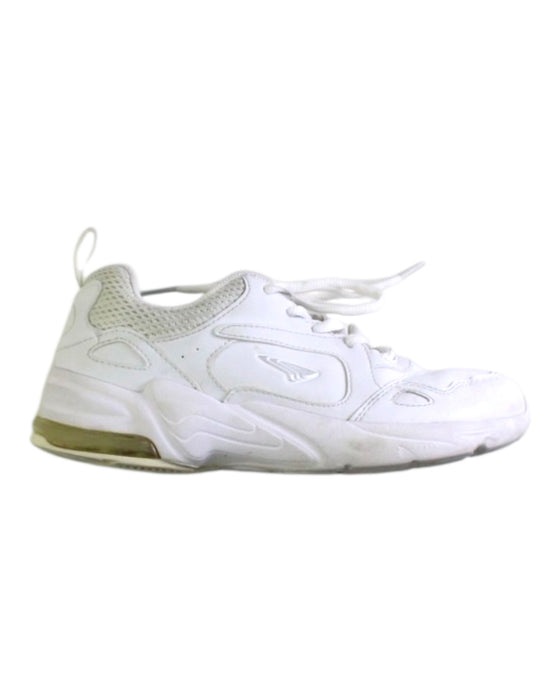 A White Sneakers from Dr. Kong in size 10Y for neutral. (Front View)
