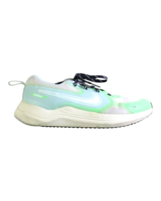 A Green Sneakers from Nike in size 11Y for boy. (Front View)