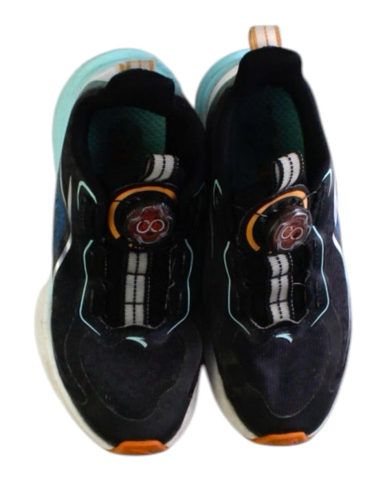 A Black Sneakers from Anta in size 7Y for boy. (Back View)