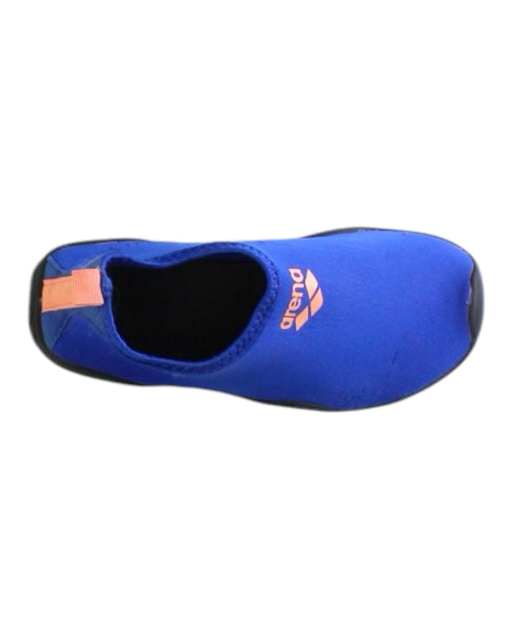 A Blue Aqua Shoes from Arena in size 7Y for neutral. (Front View)