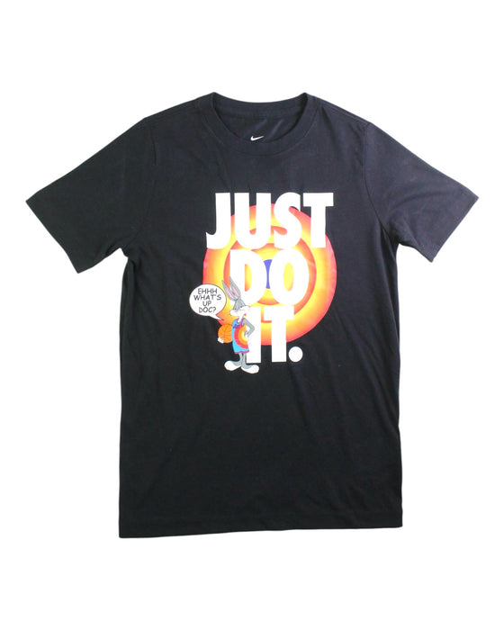 A Black Short Sleeve T Shirts from Nike in size 10Y for boy. (Front View)