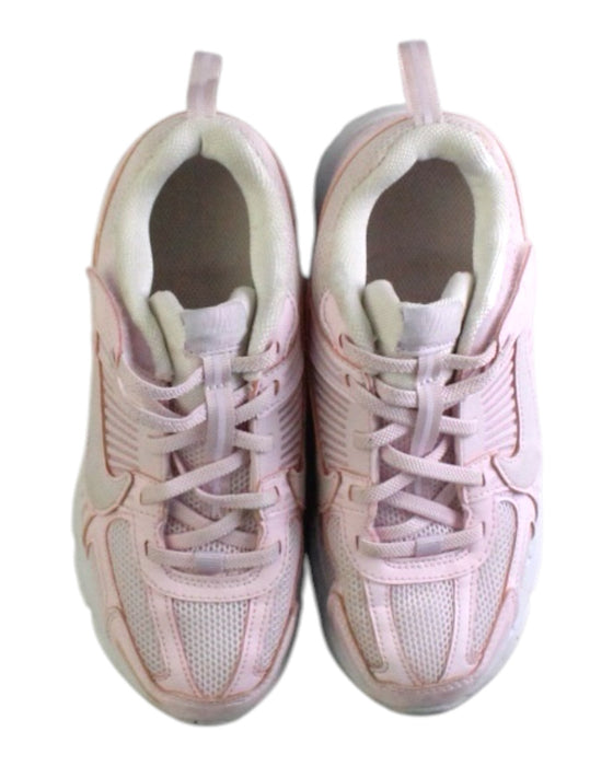 A Pink Sneakers from Nike in size 7Y for girl. (Back View)