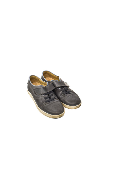 A Grey Sneakers from Jacadi in size 7Y for boy. (Front View)
