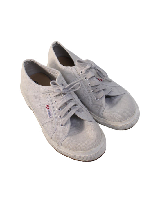 A Grey Sneakers from Superga in size 7Y for neutral. (Front View)