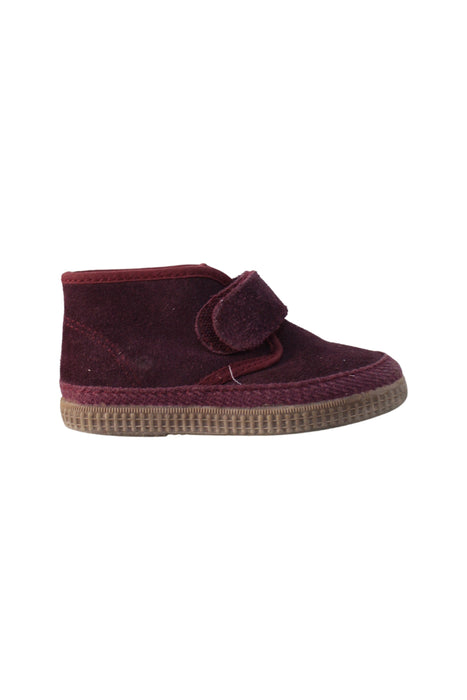 A Burgundy Casual Boots from Cienta in size 3T for girl. (Back View)