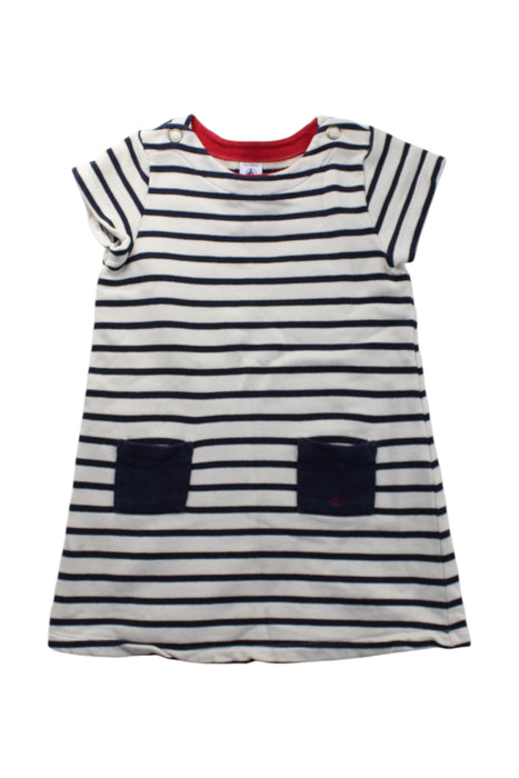 A White Short Sleeve Dresses from Petit Bateau in size 5T for girl. (Front View)