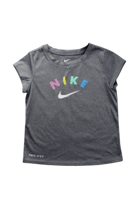 A Grey Short Sleeve T Shirts from Nike in size 6T for neutral. (Front View)